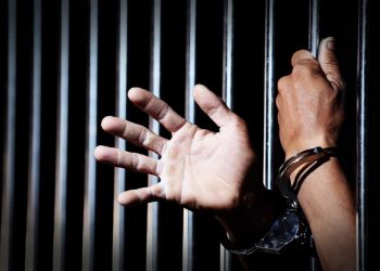 Presos fazem 7 agentes reféns em rebelião em presídio de Manaus