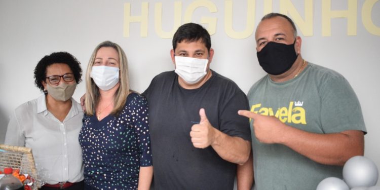 Huguinho comemora aniversário com familiares e amigos