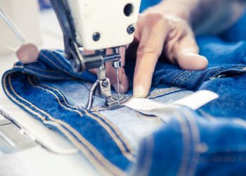 Oficina gratuita de costura em Nova Iguaçu, na Baixada Fluminense