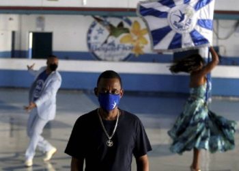 Após ficar preso na Rússia, iguaçuano é chamado para desfilar na Beija-Flor de Nilópolis