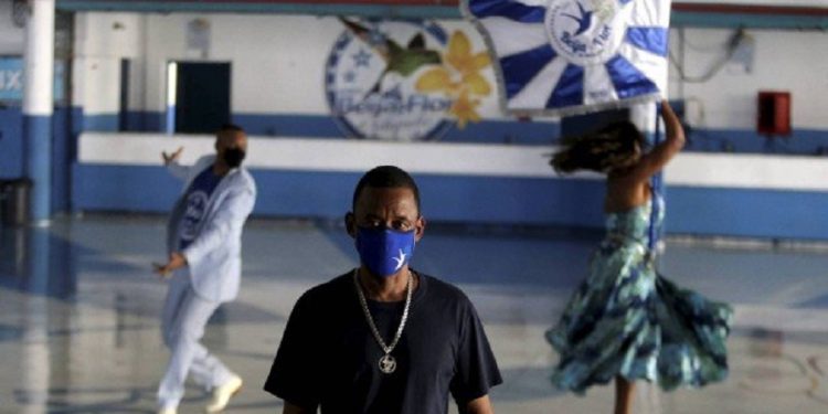 Após ficar preso na Rússia, iguaçuano é chamado para desfilar na Beija-Flor de Nilópolis