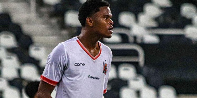 Botafogo acerta contratação do zagueiro Lucas Mezenga, do Nova Iguaçu