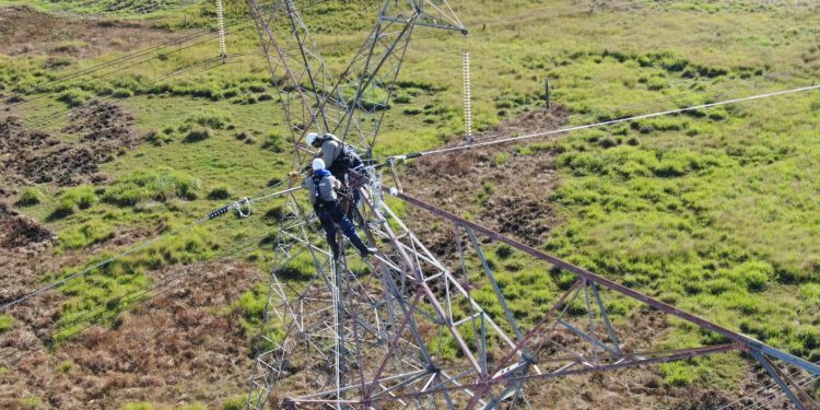 Furnas substitui cabo de fibras ópticas em Seropédica