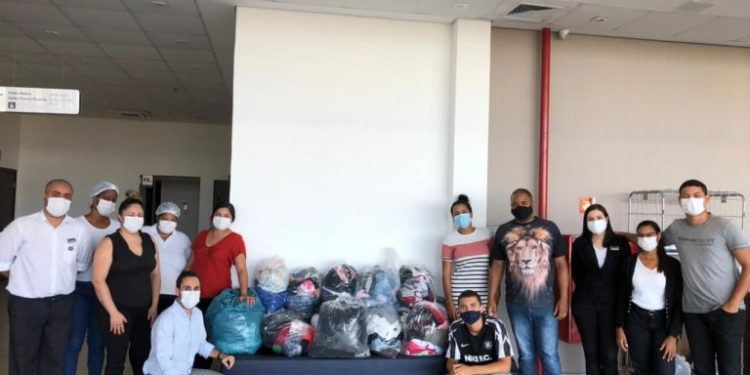Rede de hotéis arrecada peças de roupa e enxovais para distribuição no RJ