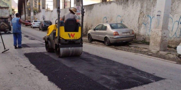 Prefeitura de Duque de Caxias recupera vias com asfalto nos distritos