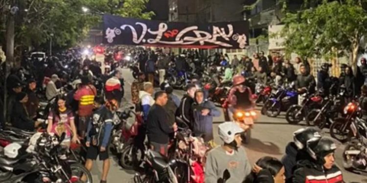 Motoqueiro morre e 12 ficam feridos após “rolezinho” no Arco Metropolitano