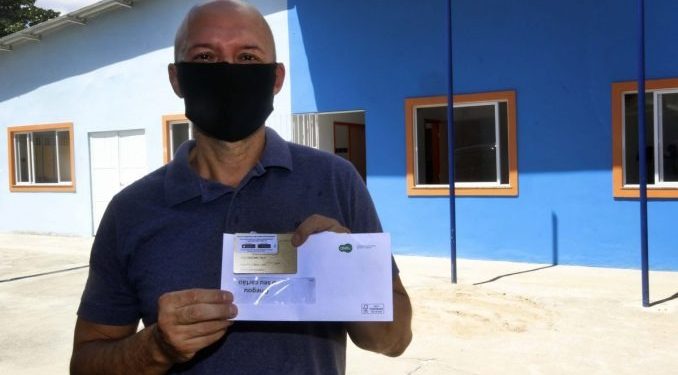 Nova Iguaçu faz nova recarga no cartão-alimentação dos alunos da rede municipal