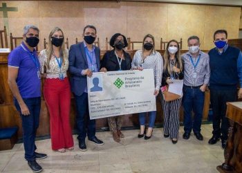 Artesãos caxienses recebem carteira nacional da categoria