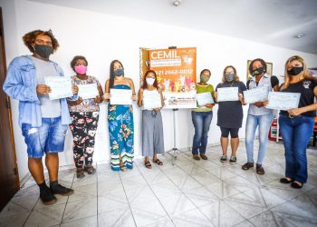 Belford Roxo certifica participantes do curso básico de Libras