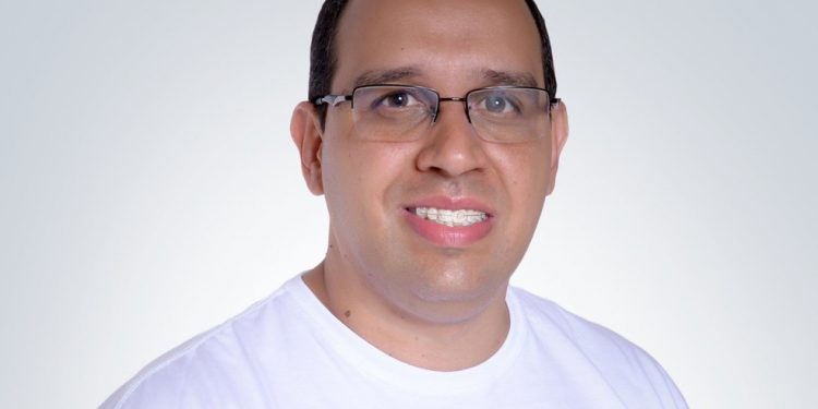 Reeleitos em Rio das Ostras e Vassouras, prefeitos são multados por conduta vedada na campanha eleitoral