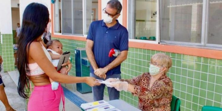 Estudantes de Nova Iguaçu recebem nova recarga no cartão alimentação