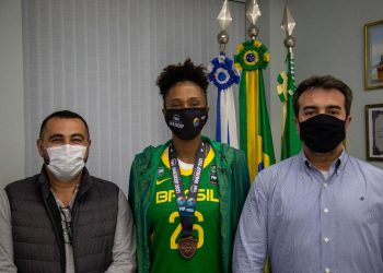 Medalhista, Thayná Silva visita Jorge Miranda