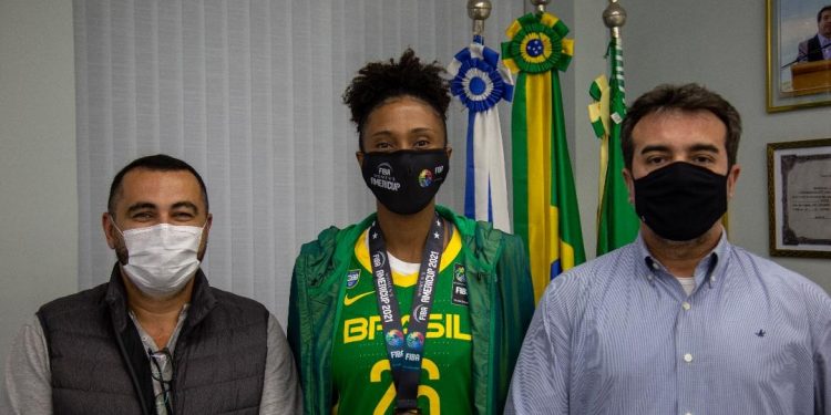 Medalhista, Thayná Silva visita Jorge Miranda