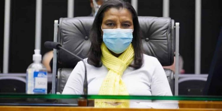 Percalços gerados pela pandemia não paralisaram a atuação de Rosangela Gomes