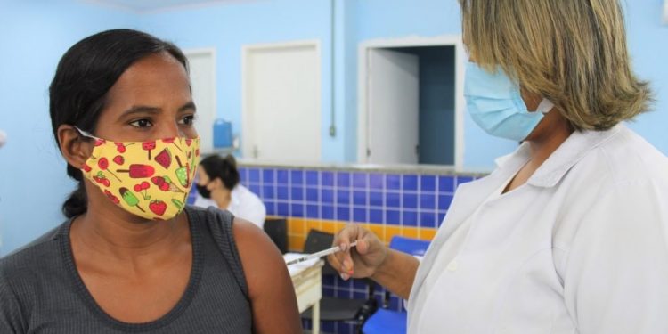 Japeri começa a imunizar pessoas com 30 anos