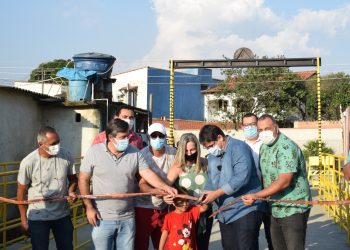 Prefeitura inaugura ponte no Campo Lindo