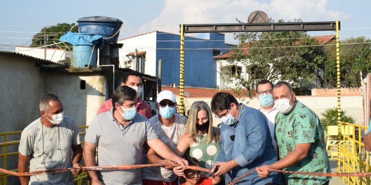 Prefeitura inaugura ponte no Campo Lindo