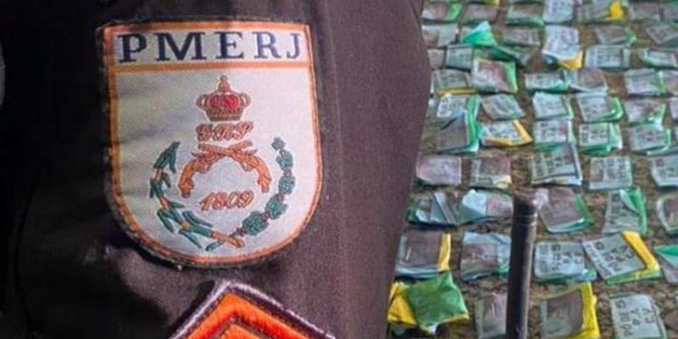 Polícia Militar apreende grande quantidade de drogas em Magé