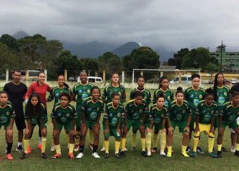 Projeto social em Guapimirim prepara adolescentes para o futebol feminino