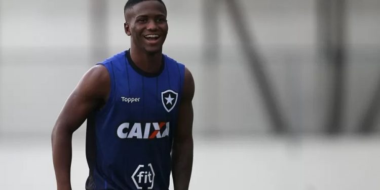 Atualmente na Espanha, jogador revelado no Nova Iguaçu está perto de voltar ao Botafogo