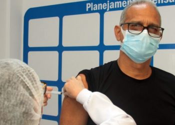 Nova Iguaçu vacina pessoas até 31 anos nesta semana