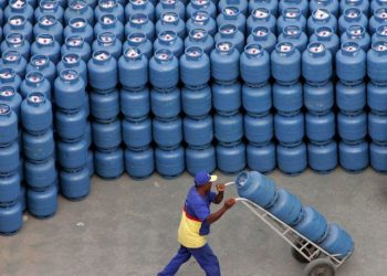 Supera RJ: Alerj aprova valor extra ao auxílio para compra de gás de cozinha