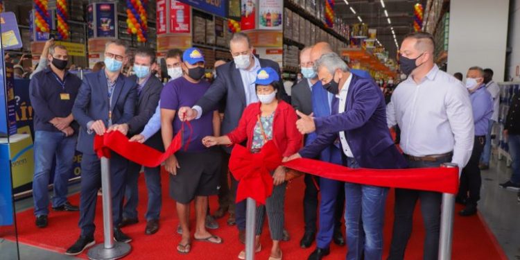 Gerando mais de 280 empregos, rede Assaí inaugura nova loja em São João de Meriti