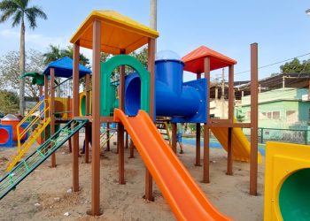 Novos brinquedos são instalados nas praças de Paracambi
