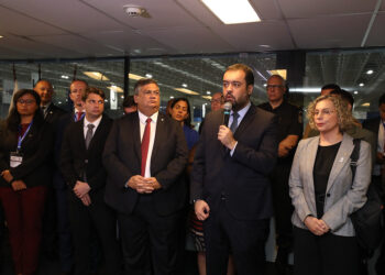 Dino anuncia investimento na segurança no RJ para a construção de presídios e de Casa da Mulher Brasileira