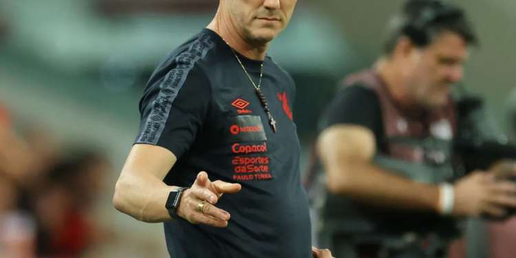 Paulo Turra é o novo técnico do Santos