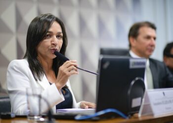 CPI dos Atos Golpistas tem bate-boca após pergunta sobre suposta agressão feita por ex-diretor da PRF