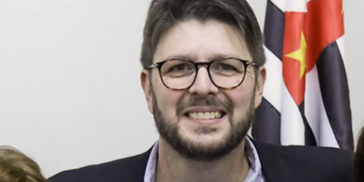 Lesa Pátria: quem é o radialista que assumiu no ar financiar ato golpista de 8 de janeiro