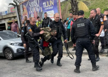 Perseguição com tiros termina com um suspeito preso e outro morto em Bangu