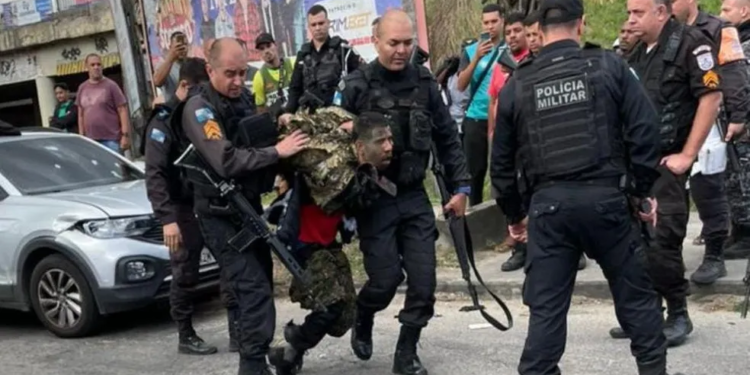 Perseguição com tiros termina com um suspeito preso e outro morto em Bangu