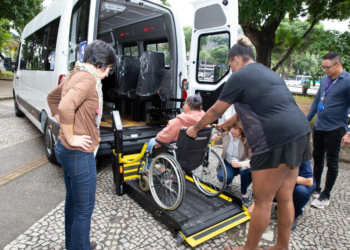 Município do Rio recebe veículo adaptado para pessoas com deficiência, resultado de TAC assinado entre o MPRJ e Supervia