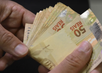 Desenrola renegocia quase R$ 2,5 bilhões e limpa 3,5 milhões de nomes em duas semanas, diz Febraban