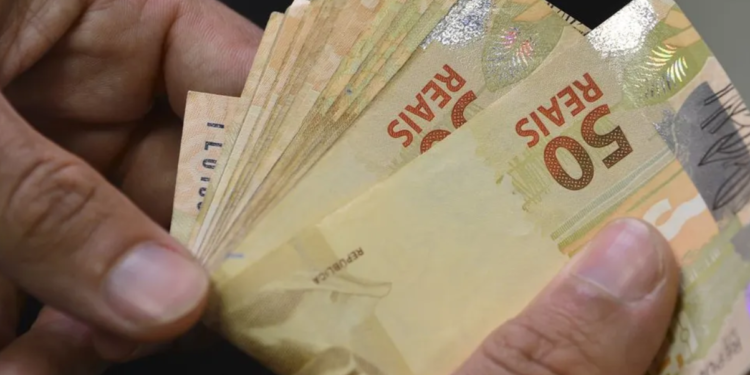 Desenrola renegocia quase R$ 2,5 bilhões e limpa 3,5 milhões de nomes em duas semanas, diz Febraban