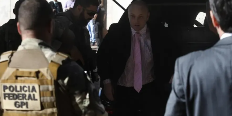 Hacker diz que Bolsonaro pediu ação contra urnas e prometeu indulto como o de Daniel Silveira