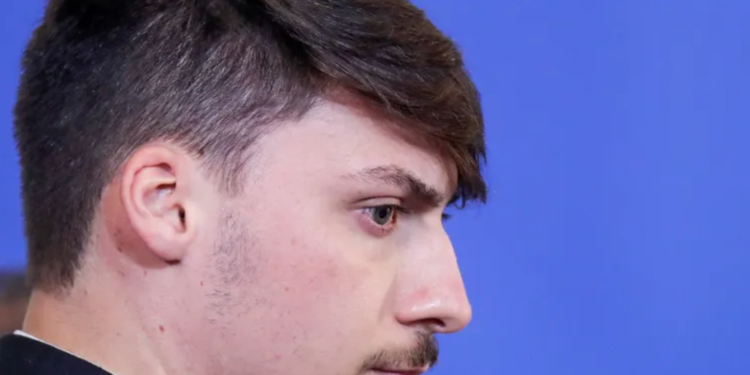 Polícia do DF cumpre mandado de busca e apreensão contra Jair Renan Bolsonaro