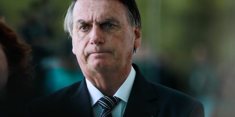 Mala com presentes oficiais estava no avião que levou Bolsonaro aos EUA no fim de dezembro, diz PF
