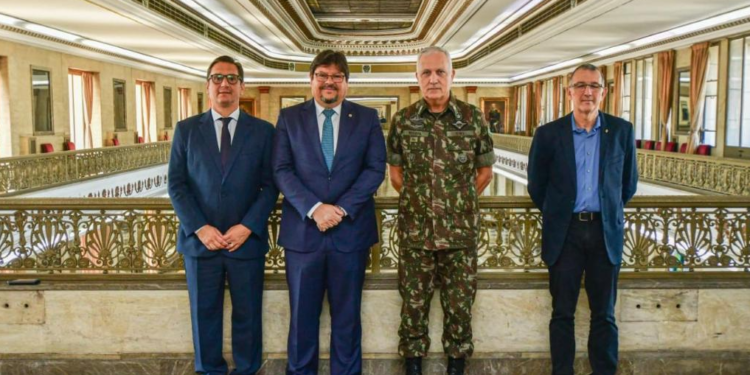 PGJ visita Comando Militar do Leste