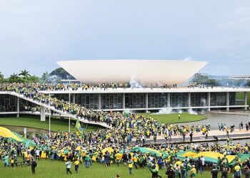 PMs de Brasília ‘estimularam’ ingresso de golpistas no Congresso Nacional