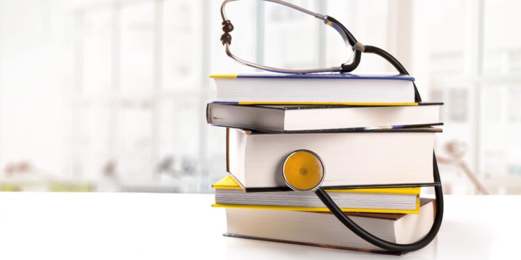 MPRJ obtém decisão para evitar que Levy Gasparian custeie evento com recursos destinados à saúde e educação