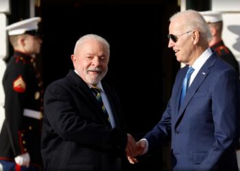 Lula e Biden se esquivam de divergências e lançam manifesto pró-trabalhador; veja o documento