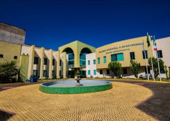 Vice-prefeito de Porto Real opera com duas empresas polivalentes, com venda de xícaras a manutenção de caminhões e máquinas pesadas