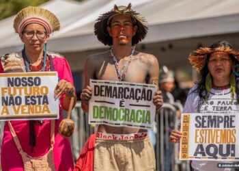 Justiça Povos indígenas marcham em Brasília contra marco temporal