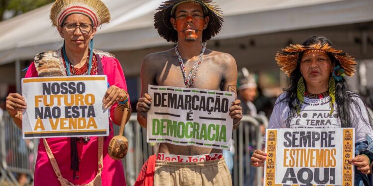 Justiça Povos indígenas marcham em Brasília contra marco temporal