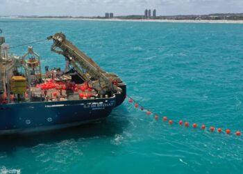 Projeto de usina em praia de Fortaleza pode derrubar internet no Brasil e trava embate com operadoras