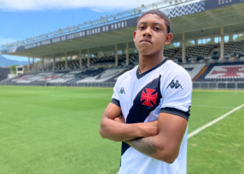 Sub-20 acerta com atacante João Vitor, do Nova Iguaçu