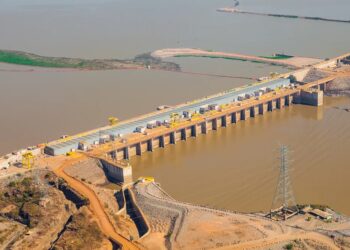 Seca histórica do rio Madeira paralisa operações em uma das maiores hidrelétricas do Brasil